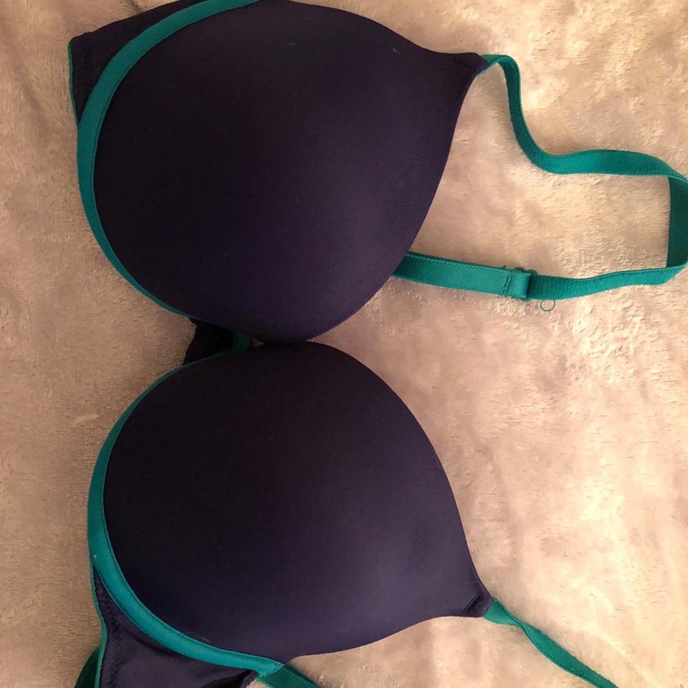 VS pink bra